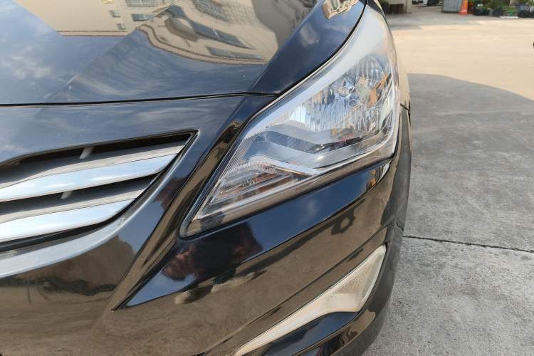 Used Hyundai Verna (older generation) 2014 1.4L Manual Smart GLS Trim
