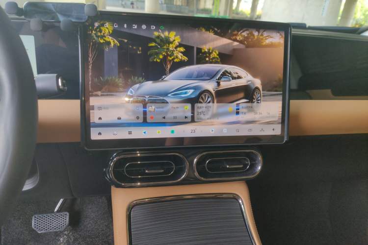 Used Leapmotor C11 2024 All-Electric 580 Luxury Edition Audio And AC Panel