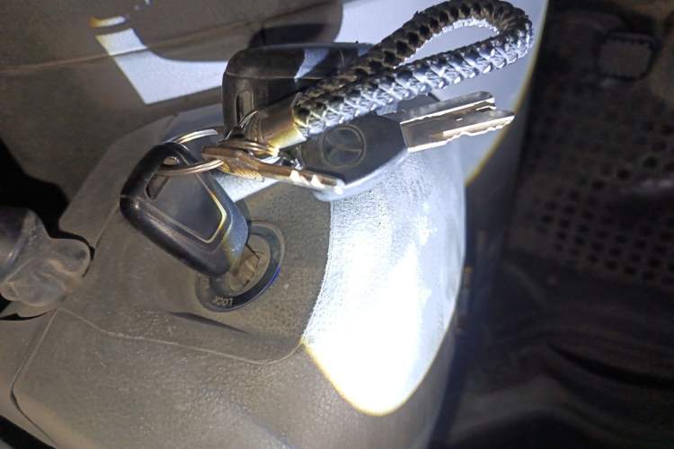 Used SAIC MAXUS Xintu V80 2012 2.5T Low-Roof Value-Added Logistics Version C