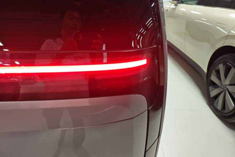 Used Li Auto MEGA 2024 Ultra Model