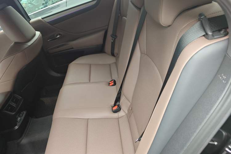 Used Lexus ES 2025 200 Premium Edition Left Rear Seat
