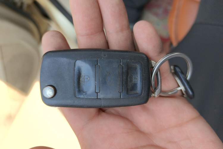 Used FAW Yingzhi 737 2015 1.5L Manual Deluxe Navigation Version Vehicle Key