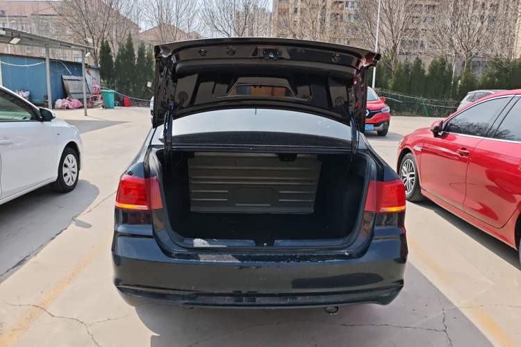 Used Volkswagen Santana 2016 1.4L Manual Fashion Edition Trunk