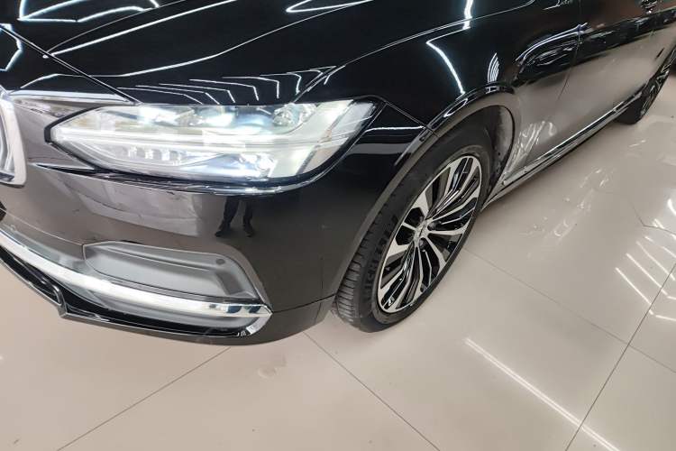 Used Volvo S90 2025 B5 Zhiyi Luxury Edition
