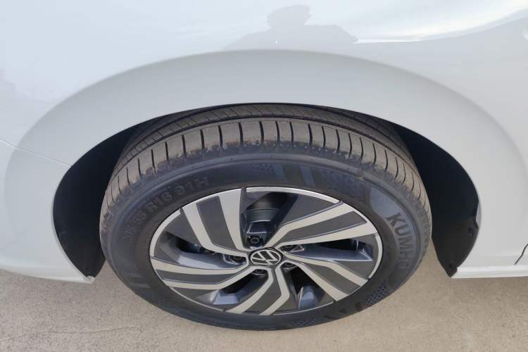 Used Volkswagen Bora 2026 200TSI DSG Yuexing Navigation Edition Left Front Wheel Hub