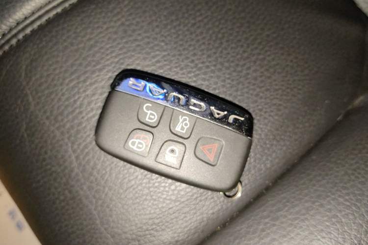 Used Jaguar XJ 2016 XJL 2.0T Two-Wheel-Drive Elegant Business Edition