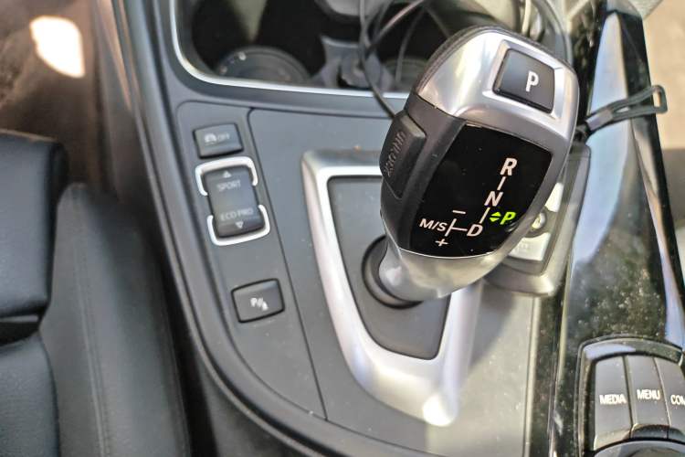 Used BMW 3 Series 2018 320Li Fashion Model Gear Lever