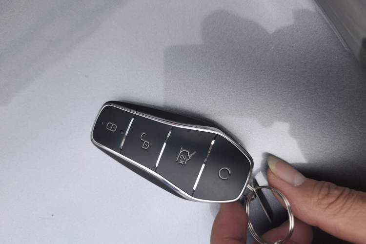 Used BYD Qin PLUS 2024 HONOR Edition DM-i 55KM Beyond Model
