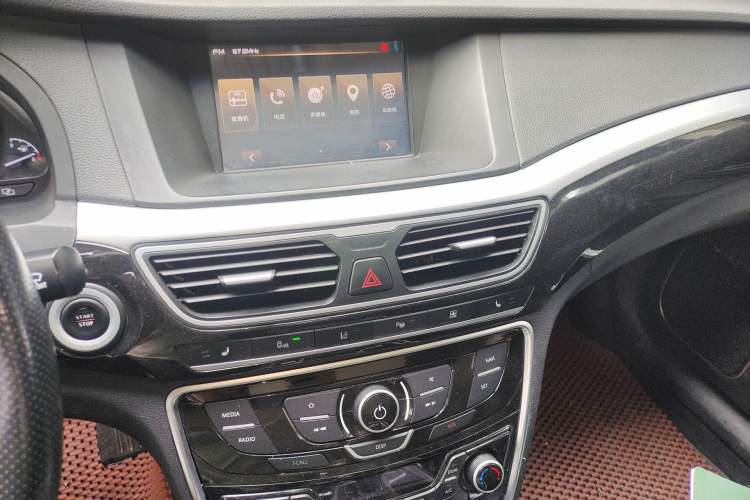 Used Geely Auto Emgrand GT 2015 1.8T Flagship Model Audio And AC Panel