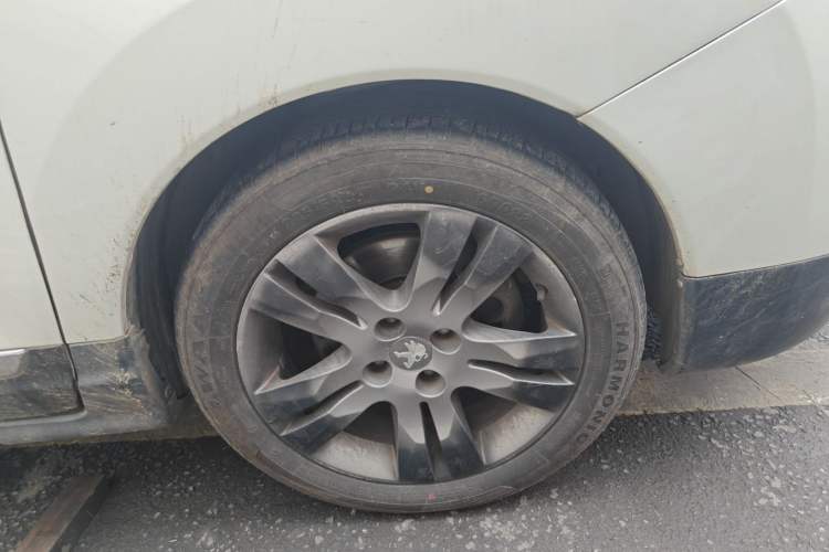 Used Peugeot 3008 2013 1.6THP Roland Garros Edition Right Front Wheel Hub