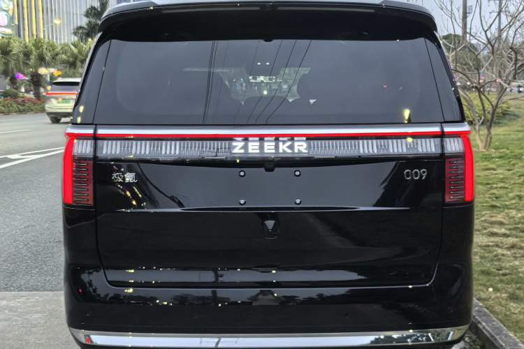 Used Zeekr 009 2024 7-Seater Aisle Version 108 kWh