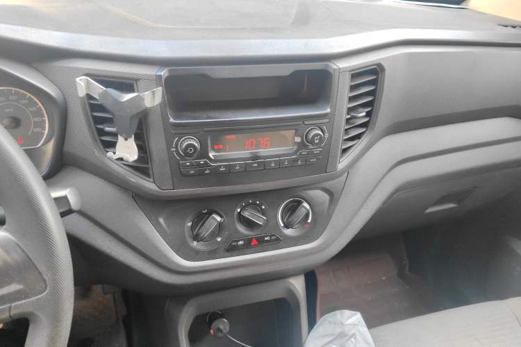 Used Wuling Hongguang V 2021 1.5L Jingqu Edition Enclosed-Window Vehicle LAR