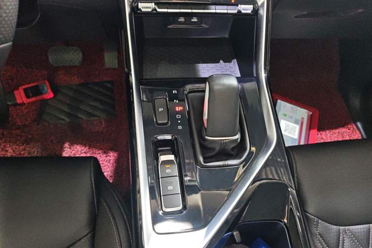 Used Wuling Asta 2022 2.0L DHT Electric-Speed Version
