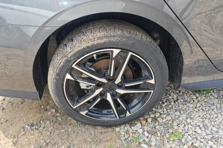 Used Geely Auto Binray 2024 Binrui COOL 1.5T DCT Longteng Edition Right Rear Wheel Hub