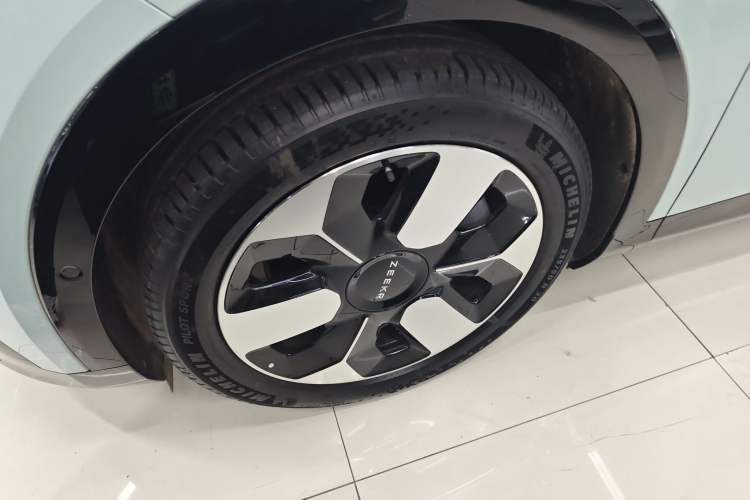 Used Zeekr MIX 2025 Intelligent Driving Version
