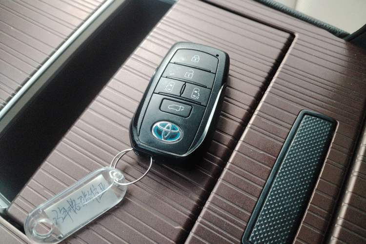 Used Toyota Granvia 2022 2.5L Hybrid Premium Edition
