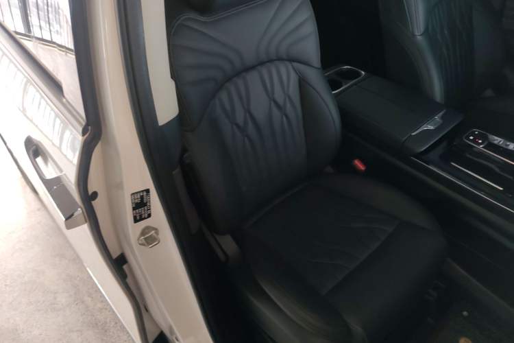 Used GAC Trumpchi M8 2024 Master Series 400T Prestige Edition Right Front Seat