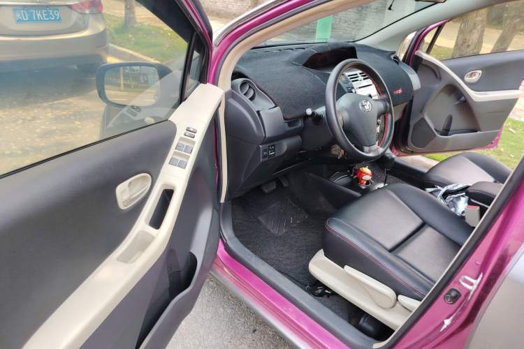 Used Toyota Yaris 2009 1.6E Automatic Comfort Edition Driver Seat