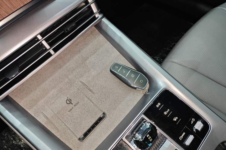 Used BYD Seal 2024 HONOR Edition DM-i 1.5L 121km Prestige Model
