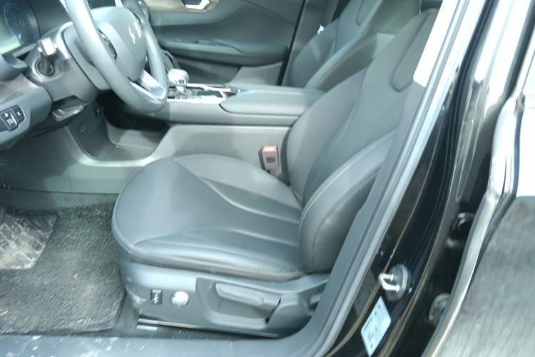 Used Hongqi E-QM5 2024 450km Range Commuter Version Left Front Seat