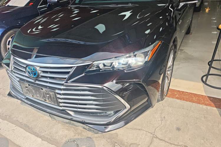 Used Toyota Avalon 2019 Dual-Engine 2.5L Limited Flagship Edition China VI Standard
