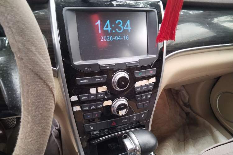 Used Haval H2 2016 Red-Label 1.5T Automatic Two-Wheel Drive Luxury Model Audio And AC Panel