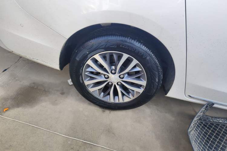 Used Buick GL8 2023 ES Lu Zun Deluxe Model
