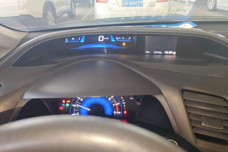 Used Honda Civic 2014 1.8L automatic luxury edition