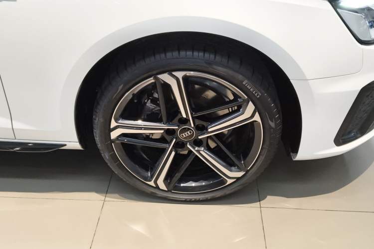 Used Audi A4L 2025 2 Million Units Enjoyment Version 40 TFSI Luxury Dynamic Edition Exterior 5