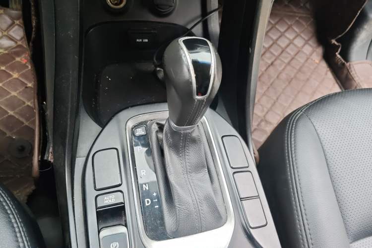Used Hyundai Santa Fe 2013 2.4L Automatic 2WD Comfort Edition Gear Lever