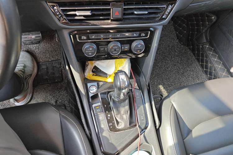 Used Volkswagen Tharu 2019 280TSI Two-Wheel Drive Luxury Version China VI Standard
