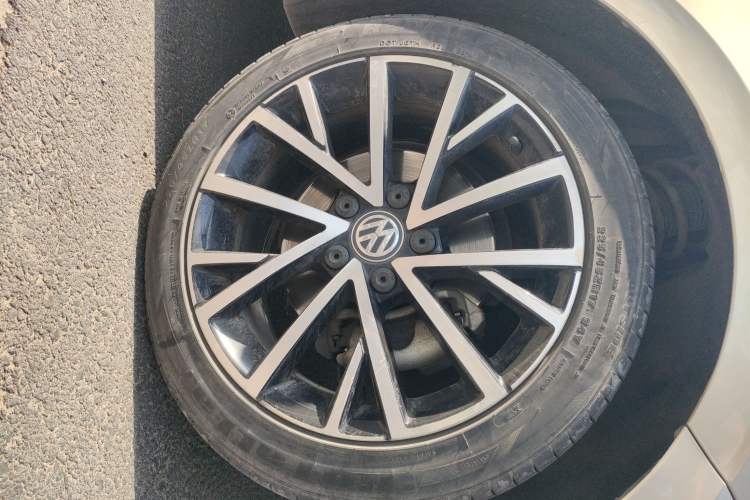 Used Volkswagen Lavida 2018 280TSI DSG Luxury Edition China V Standard Right Front Wheel Hub