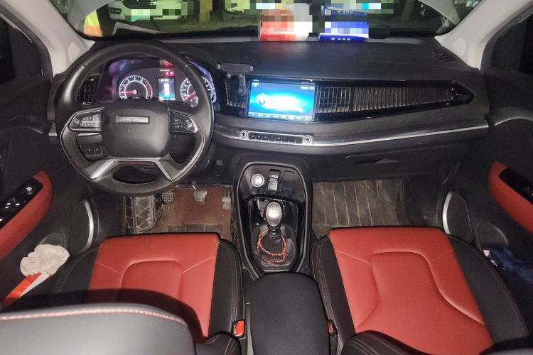 Used Haval H2s 2018 Red-Label 1.5T Manual Comfort Model Center Console