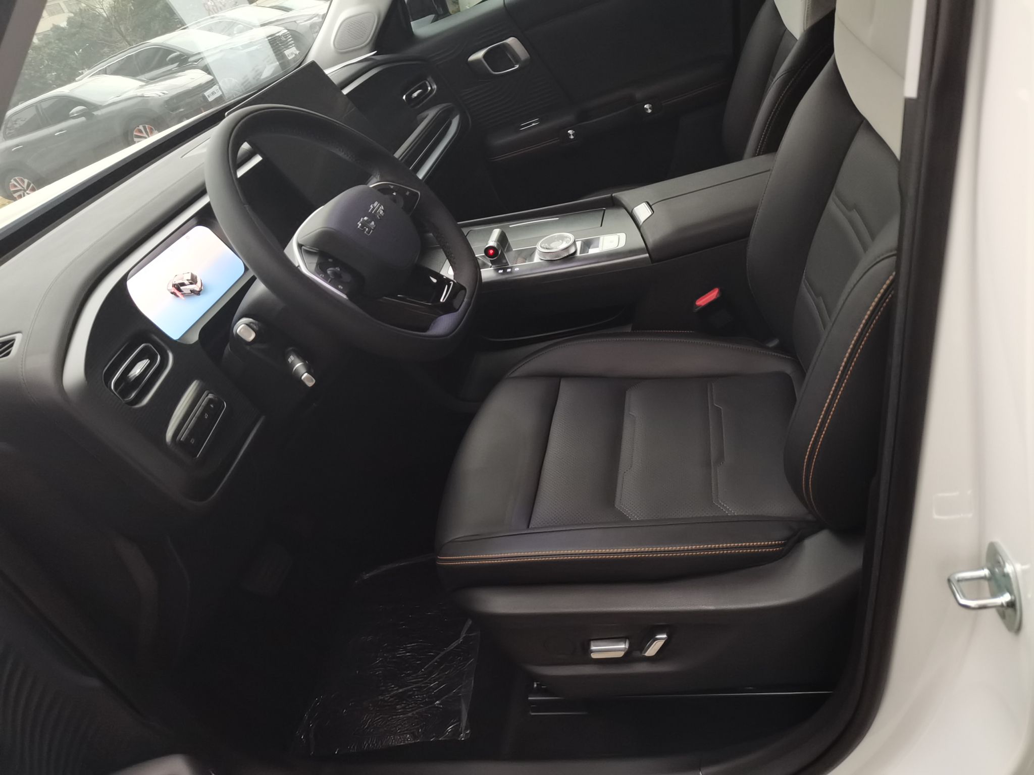 المقاعد الأمامية داخل السيارة