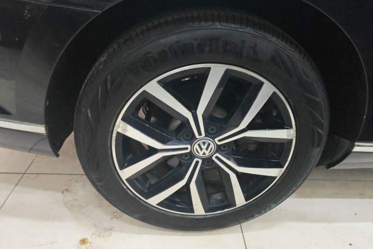 Used Volkswagen Magotan 2020 330TSI DSG Leading Model Right Rear Wheel Hub