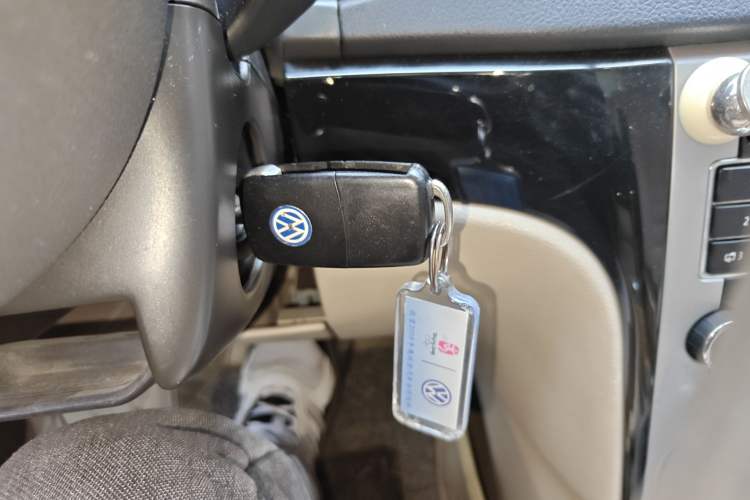 Used Volkswagen Lavida 2011 1.6L Automatic Premium Edition Vehicle Key