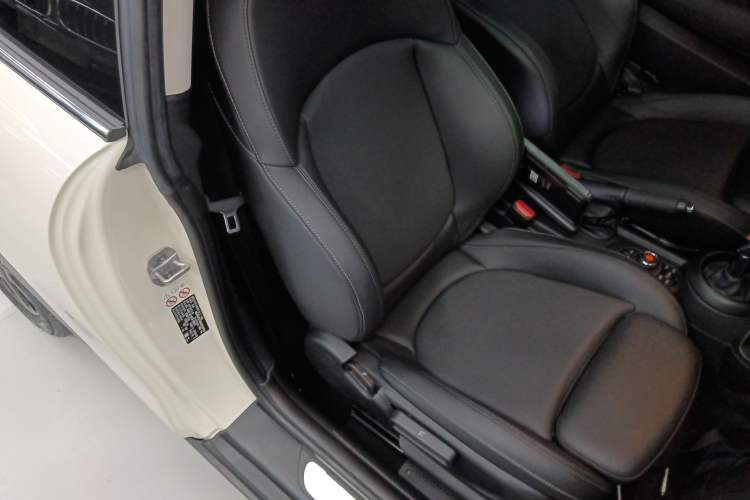 Used MINI MINI 2021 1.5T COOPER Classic Edition