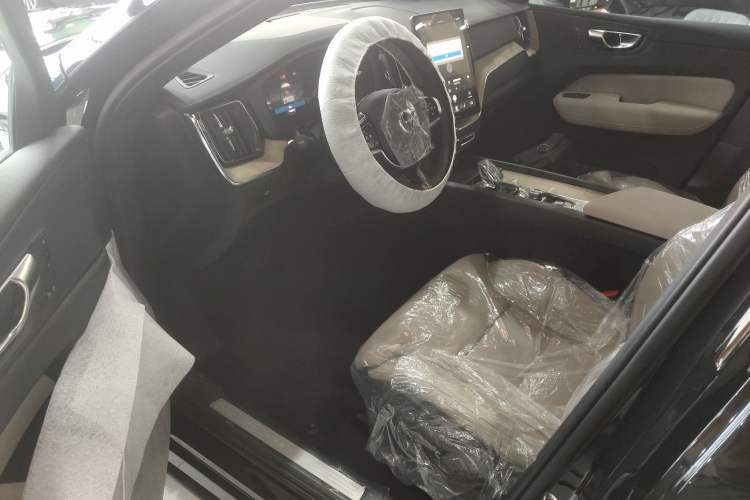 Used Volvo XC60 2026 B5 4x4 Smart Luxury Edition Driver Seat