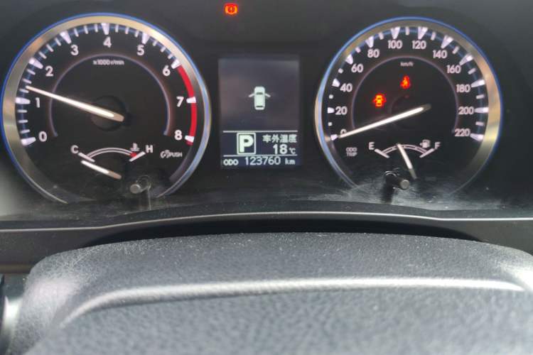 Used Toyota Highlander 2015 2.0T Two-Wheel Drive Elite Edition 7 Seats Odometer Close Up