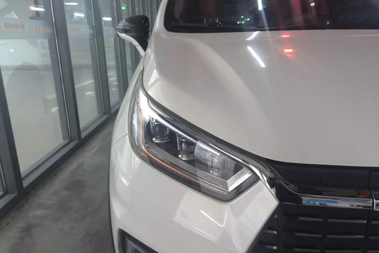 Used BYD Yuan New Energy 2019 EV535 Smart Connect Trendsetting Model Right Front Headlight