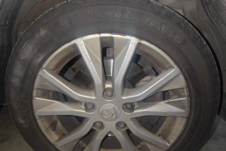 Used Baojun 730 2016 1.5L Manual Comfort Version 7 Seats China V Emission Standard Right Front Wheel Hub