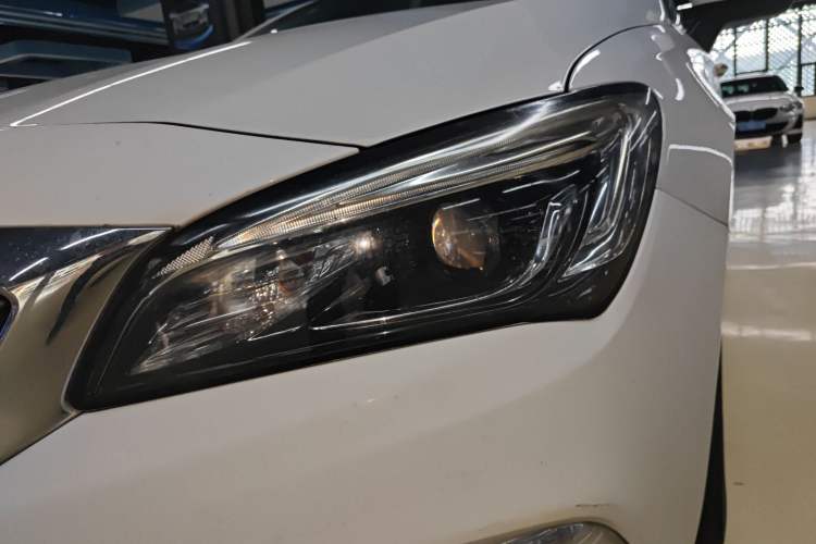 Used Buick Verano 2018 Sedan 20T Dual-Clutch Luxury Model
