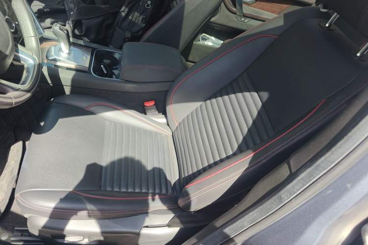 Used Land Rover Discovery Sport 2020 249 PS R-Dynamic Performance Tech Edition 5 Seats Left Front Seat