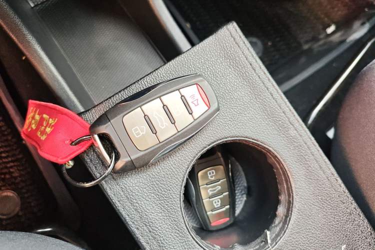 Used ORA White Cat 2020 305 km Luxury Version Vehicle Key