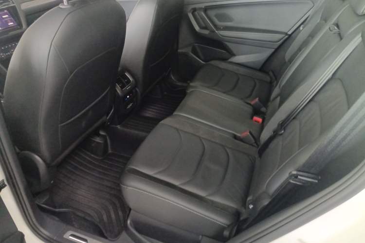 Used Volkswagen Tiguan L 2021 330TSI Automatic Two-Wheel Drive R-Line Enhanced Edition Left Rear Seat