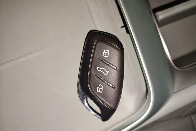 Used Roewe D6 2025 450km Deluxe Edition