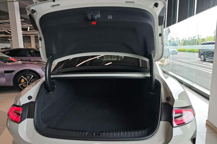 Used Xiaomi Auto SU7 2024 Four-Wheel Drive Ultra-Long Range Advanced Intelligent Driving Max Edition