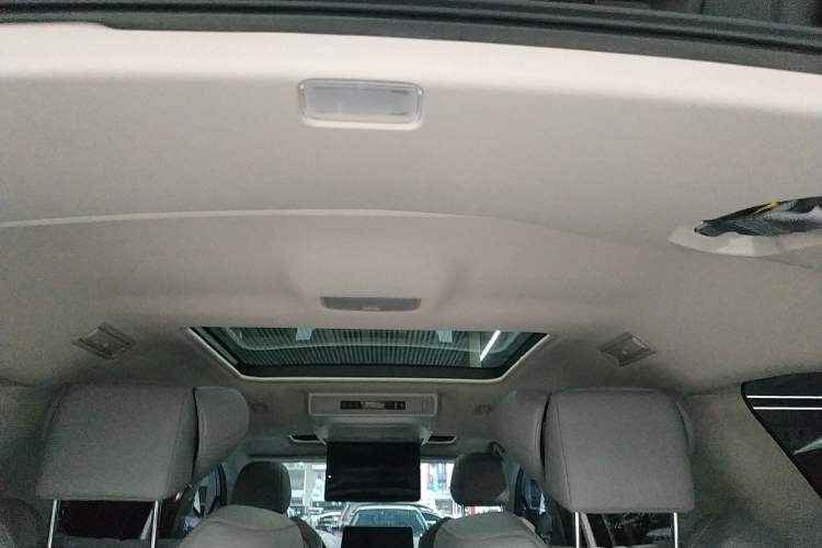 Used Toyota Granvia 2022 2.5L Hybrid Premium Edition Headliner