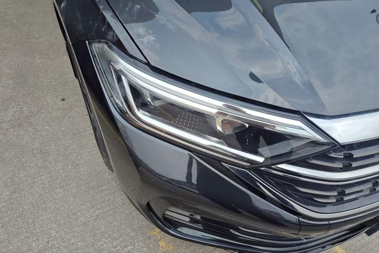 Used Volkswagen Sagitar 2023 300TSI DSG Excellence Edition Right Front Headlight