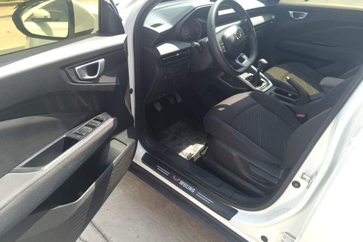 Used Wuling Alvez 2022 1.5L Manual Free-Style Model